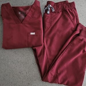 Figs set maroon size small
